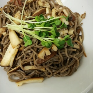 味付け簡単☆お蕎麦で和風きのこパスタ風